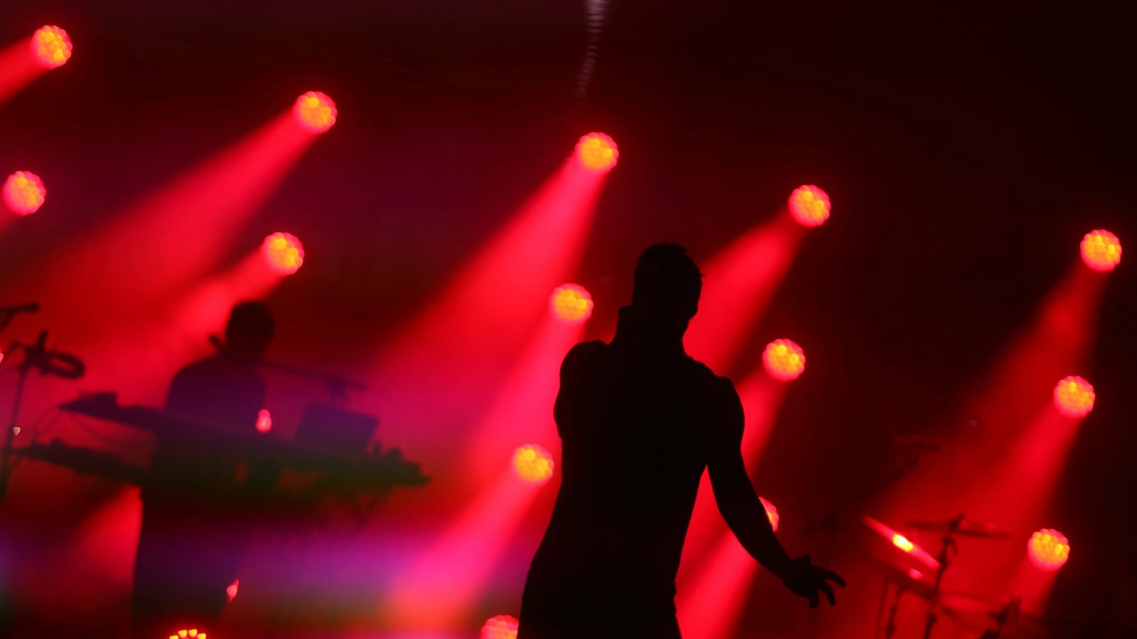 171223-maroon-5-manager-dead-cheat_c2li9e