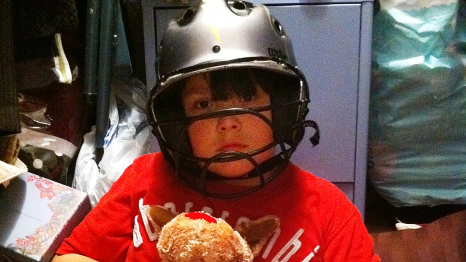 articles/2013/05/22/oklahoma-tornado-football-team-survivors-wore-helmets-so-should-you/130521-tornadohelmet-tease_offyru