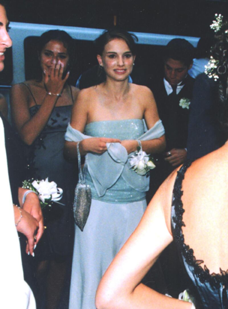 galleries/2012/04/17/michelle-obama-prom-photo-and-more-awkward-celebrity-prom-photos/celebrity-prom-photos-portman_aj4uqx