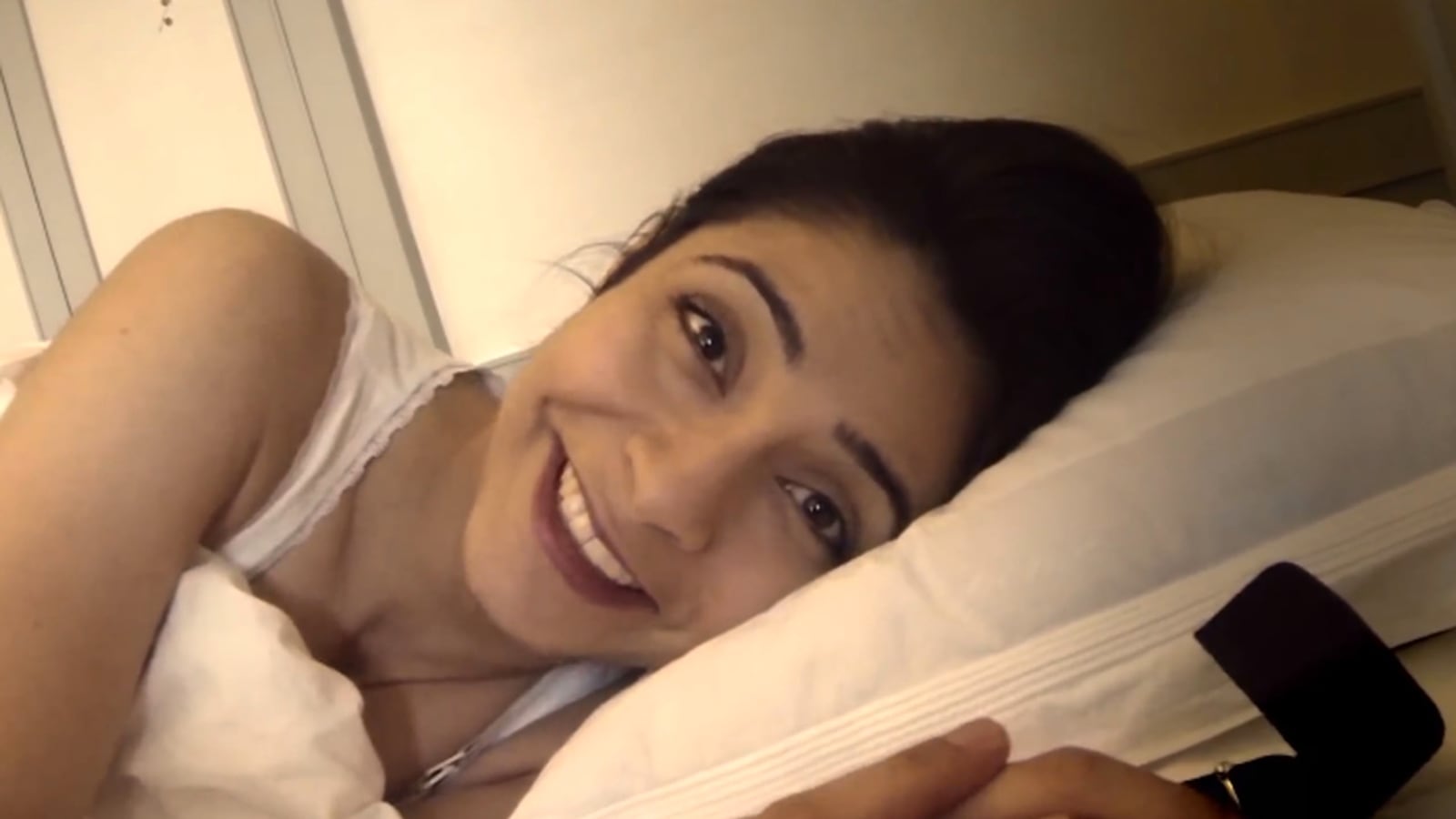 articles/2014/02/20/lesbian-love-for-all-in-iran/140219-bixby-googoosh_iimelo