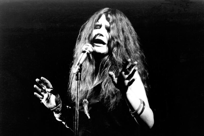 galleries/2012/02/13/divas-who-died-too-young-whitney-houston-amy-winehouse-and-others-photos/divas-who-died-too-young-joplin_bnviar