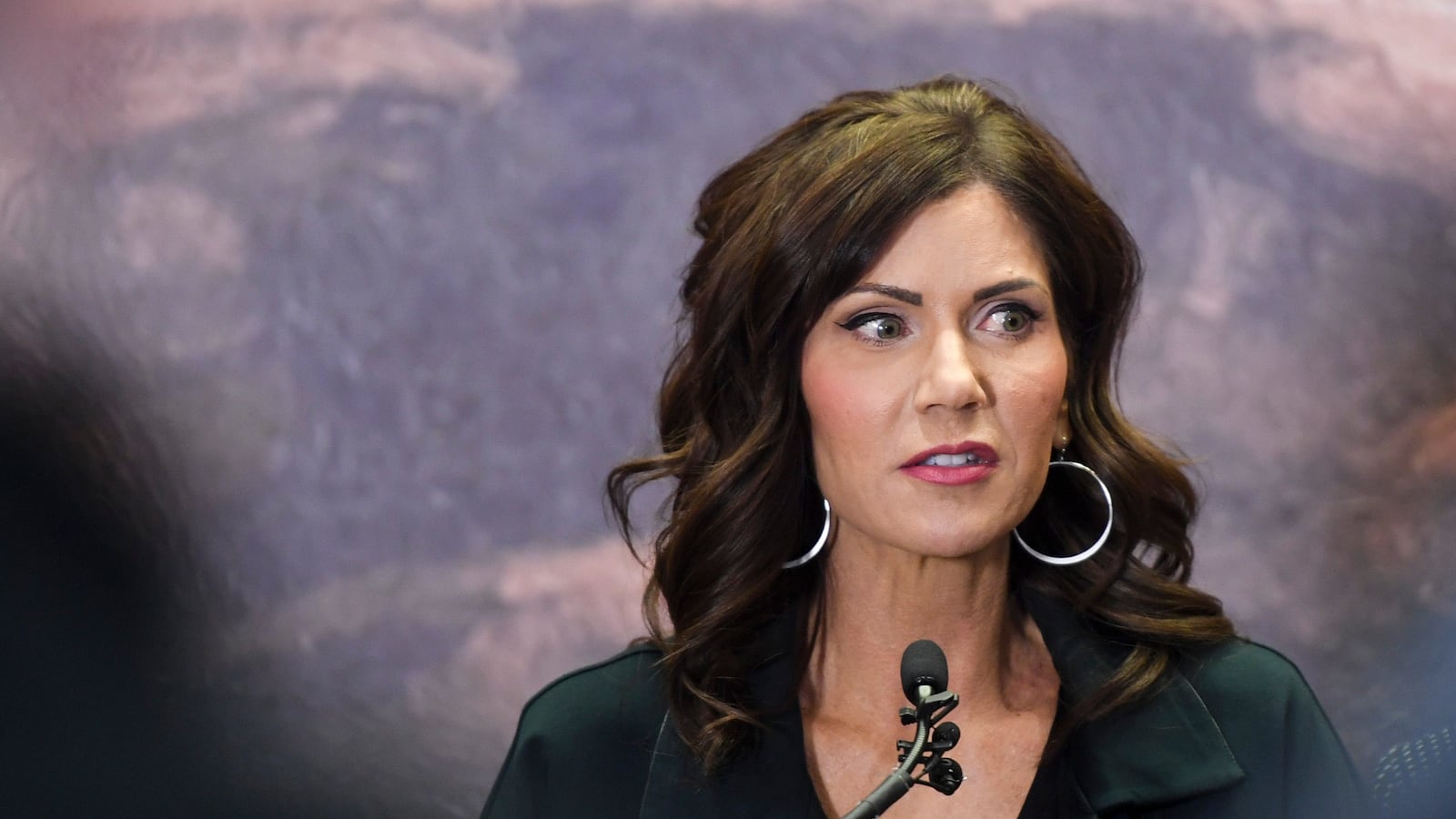 2020-03-19T163832Z_140817268_MT1USATODAY14195097_RTRMADP_3_GOV-KRISTI-NOEM-GIVES-AN-UPDATE-ON-THE-CORONAVIRUS-IN-SOUTH_utscui