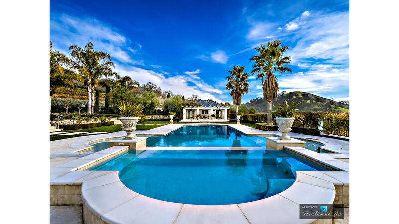 170923-mcnearney-omg-i-want-this-house-7_xvykyy