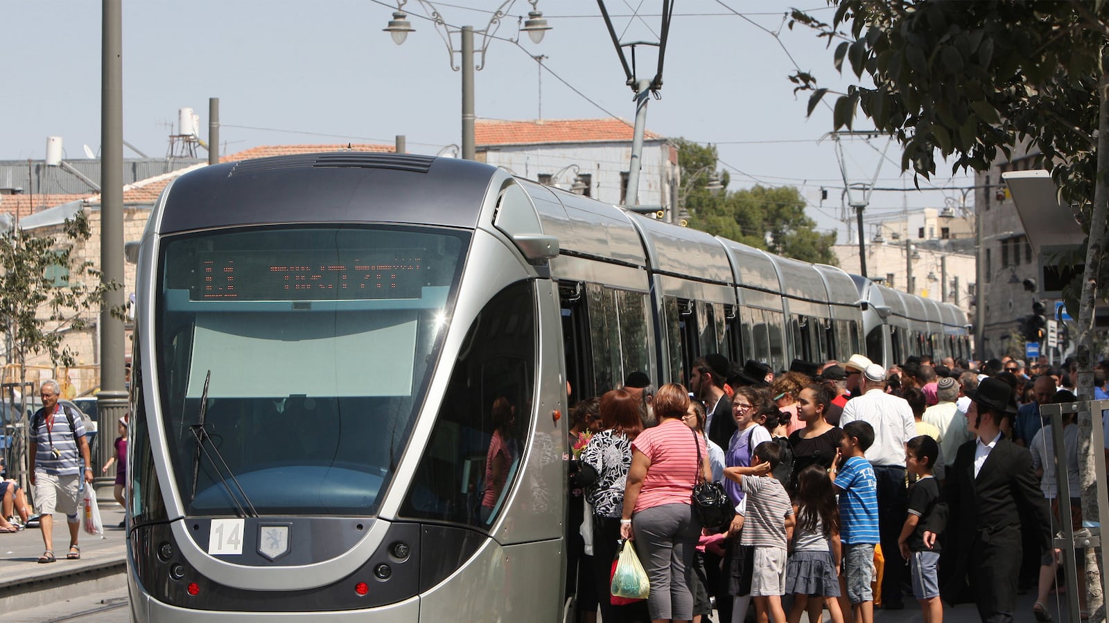 cheats/2014/10/22/passengers-run-over-in-jerusalem-attack/141022-jerusalem-light-rail-cheat_dxadzd