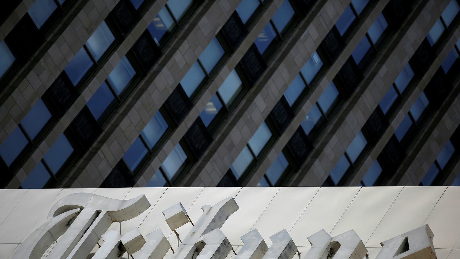 cheats/2017/05/07/report-sinclair-close-to-acquiring-tribune-media/170507-sinclair-tribune-cheat_sfm1dd