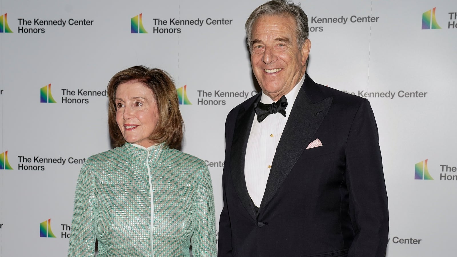 2021-12-05T032620Z_211573691_RC2Z7R9HHUUB_RTRMADP_3_AWARDS-KENNEDYCENTER-HONORS_gfz9xq