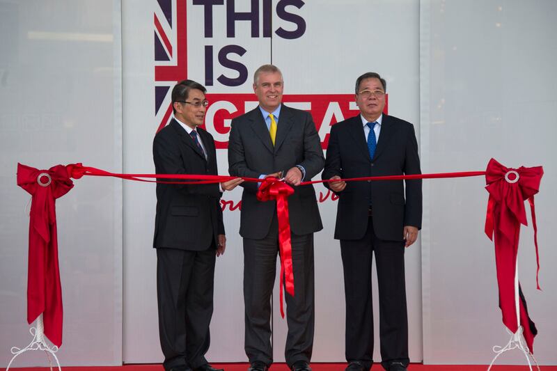 articles/2013/09/19/prince-andrew-s-lonely-globetrotting-life/andrew-indonesia_v2qons