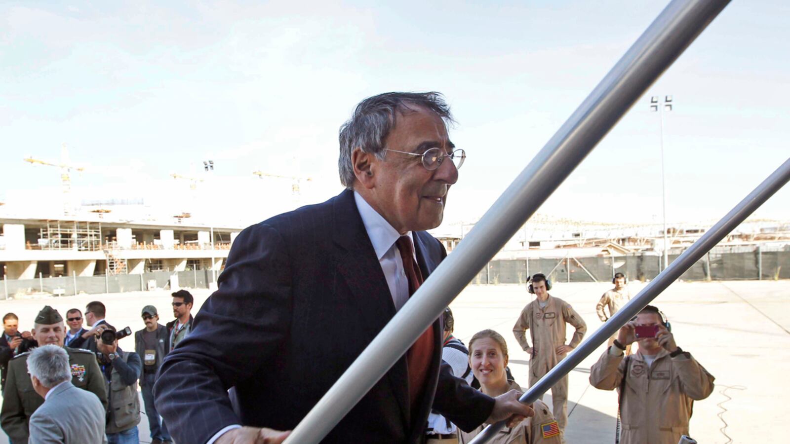 cheats/2012/12/18/panetta-we-need-to-cut-dod-budget/panetta-slashes-defense-budget-cheat_mffnjh