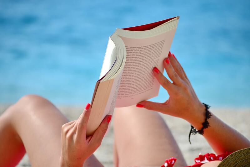 articles/2014/05/21/the-summer-s-juiciest-beach-reads-hillary-s-new-memoir-and-more/140721-lexus-summer-reads-tease_pjqaeo