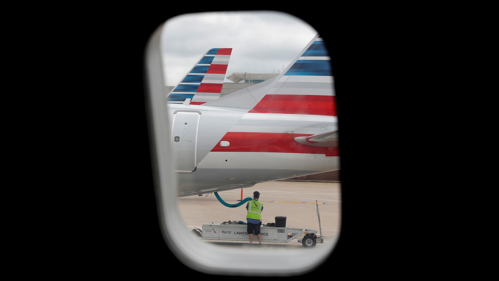 2020-05-21T000000Z_1631938185_RC2QSG9ARLE2_RTRMADP_3_HEALTH-CORONAVIRUS-AIRLINES-AIRPORTS_wj0ubr