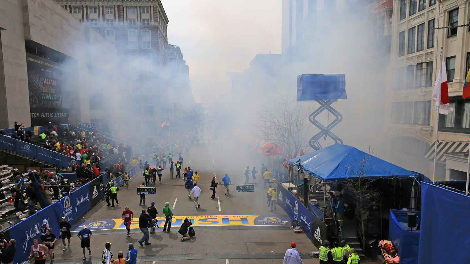 galleries/2013/04/15/boston-marathon-explosion-photos-from-the-scene/130415-marathon-blast1_pdfvvi