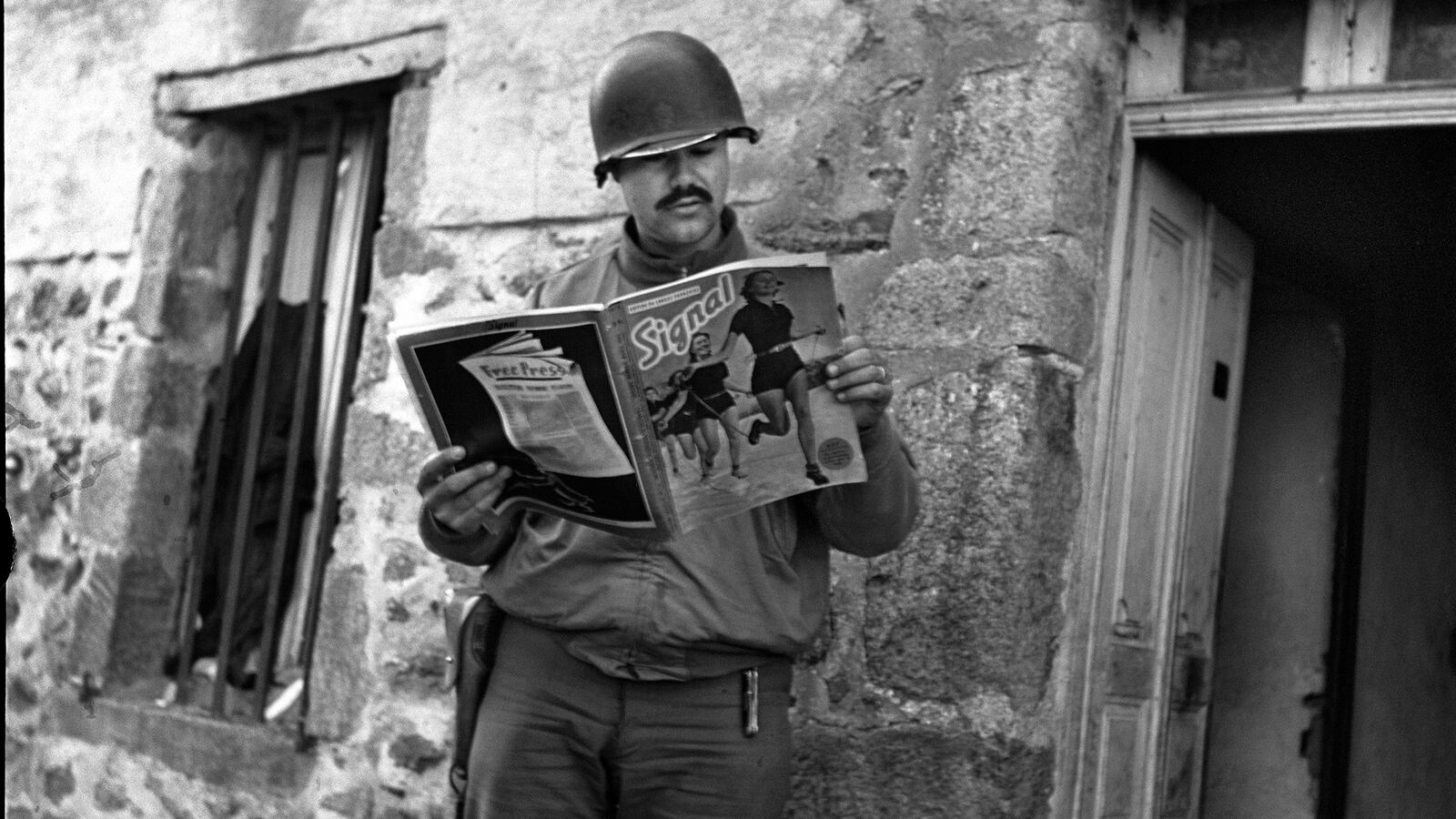 articles/2014/06/06/from-robert-capa-s-editor-unearthed-scenes-of-normandy-summer-1944/140605-dickey-morris-tease_fna2v5