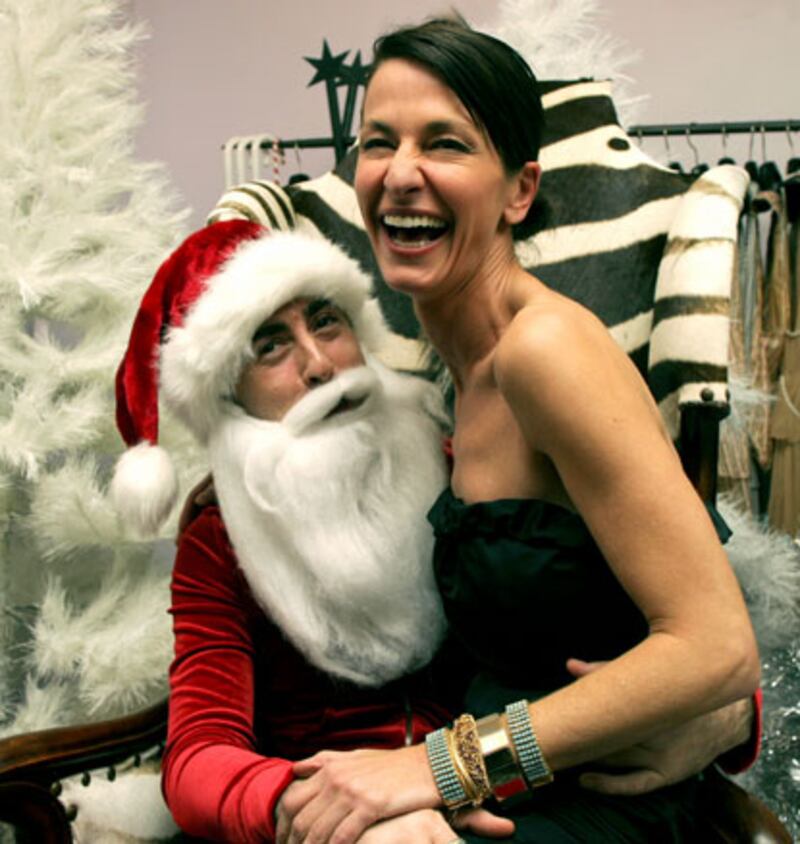 galleries/2009/12/22/celebrity-santas/celebrity-santas---cummings_er1odk