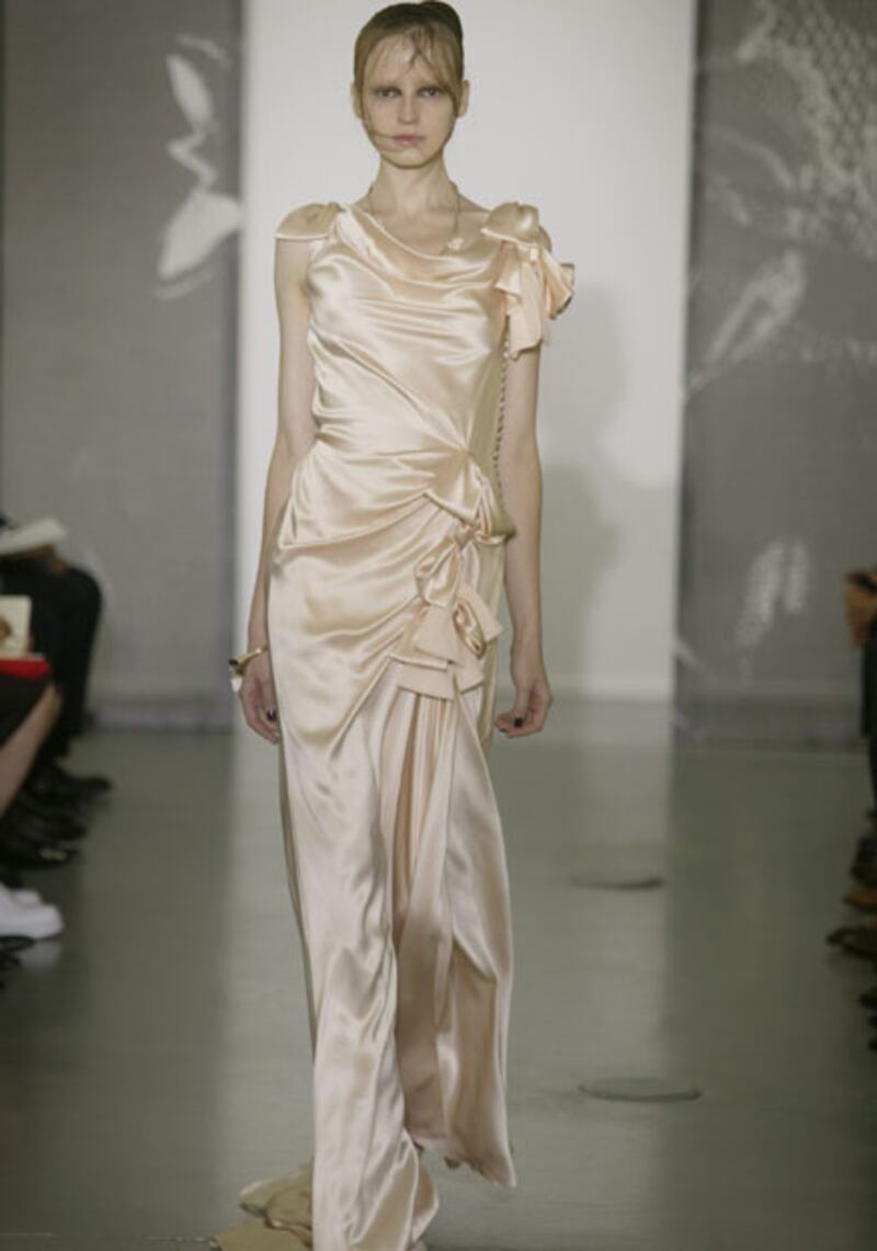 galleries/2009/10/06/paris-fashion-wrap/paris-fashion-wrap--22_bvp7ql