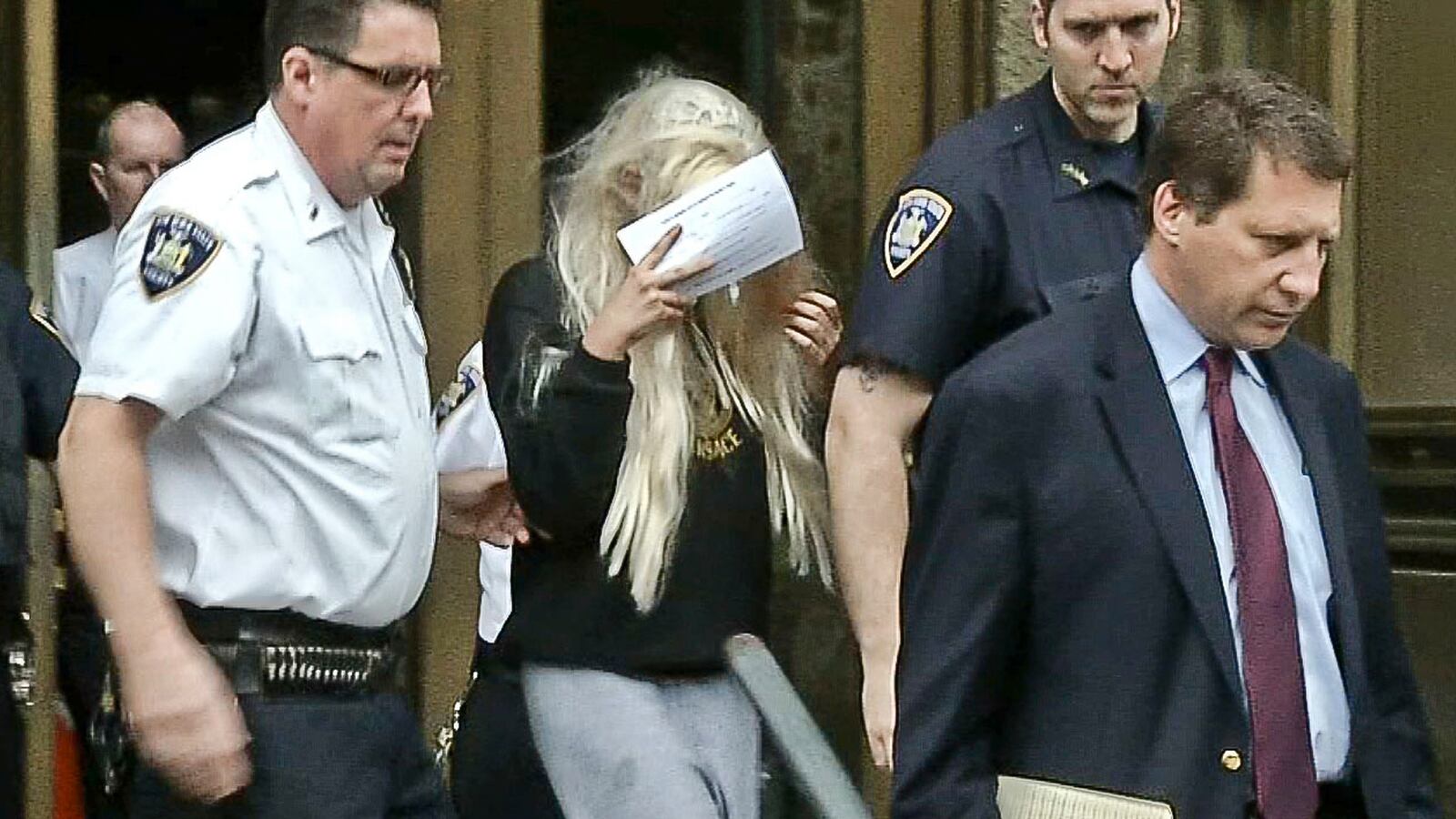 cheats/2013/05/25/amanda-bynes-defends-herself-on-twitter/130525-amanda-bynes-cheat_ag6pu7