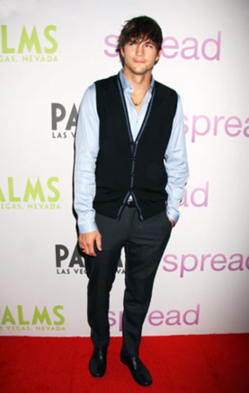 galleries/2009/12/11/the-celebrity-impact-rankings/celeb-impact---kutcher_lwhjqv