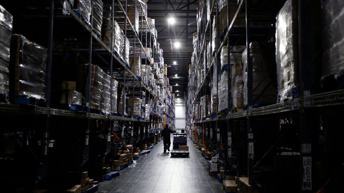 200531-conn-grocery-workers-hero_acuilg