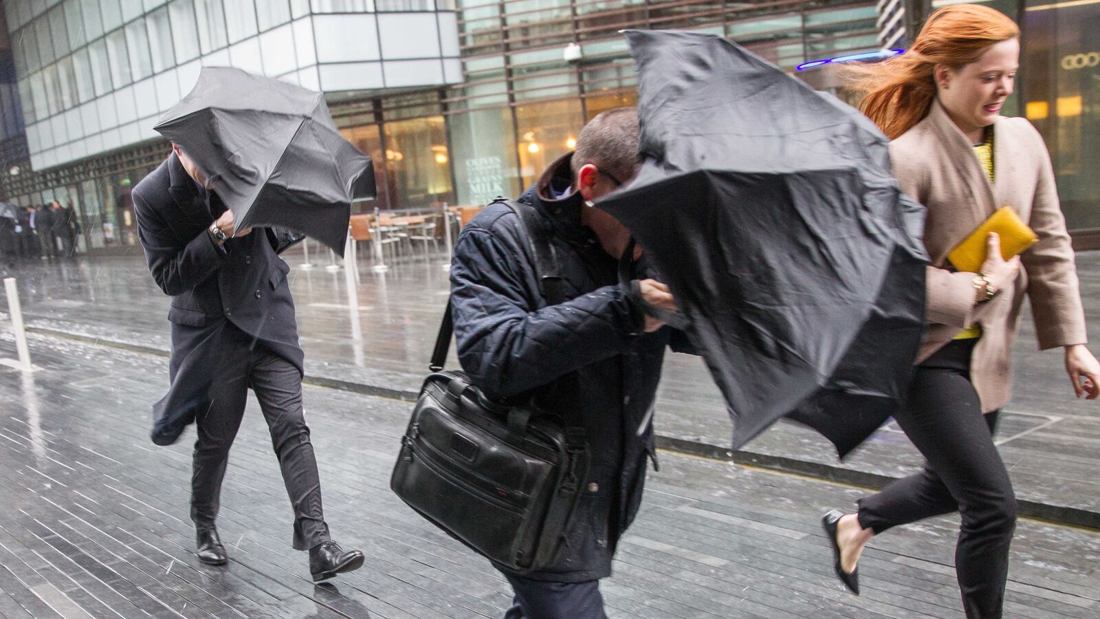 galleries/2014/02/13/wild-wednesday-flooded-britain-battered-by-storm-photos/140212-uk-weather-tease_p85qna