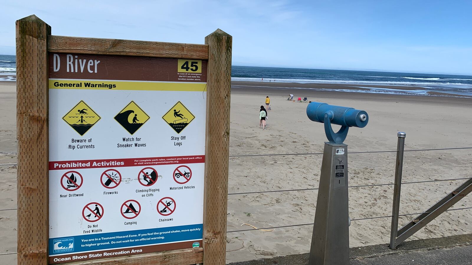 2020-05-16T150203Z_24892409_MT1USATODAY14311932_RTRMADP_3_THERE-WERE-A-SMATTERING-OF-PEOPLE-ON-THE-OREGON-COAST-BEACH_prppsx