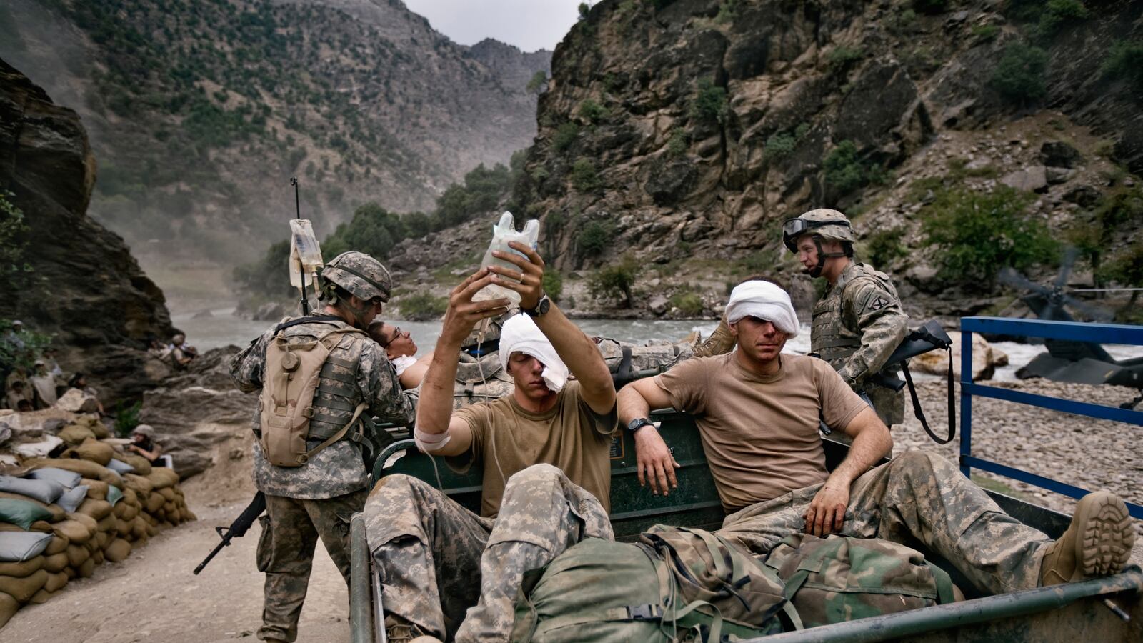 galleries/2013/12/14/robert-nickelsberg-s-photos-show-the-suffering-and-turmoil-of-war-in-afghanistan/131210-nickelsberg-afghanistan7_cdan31