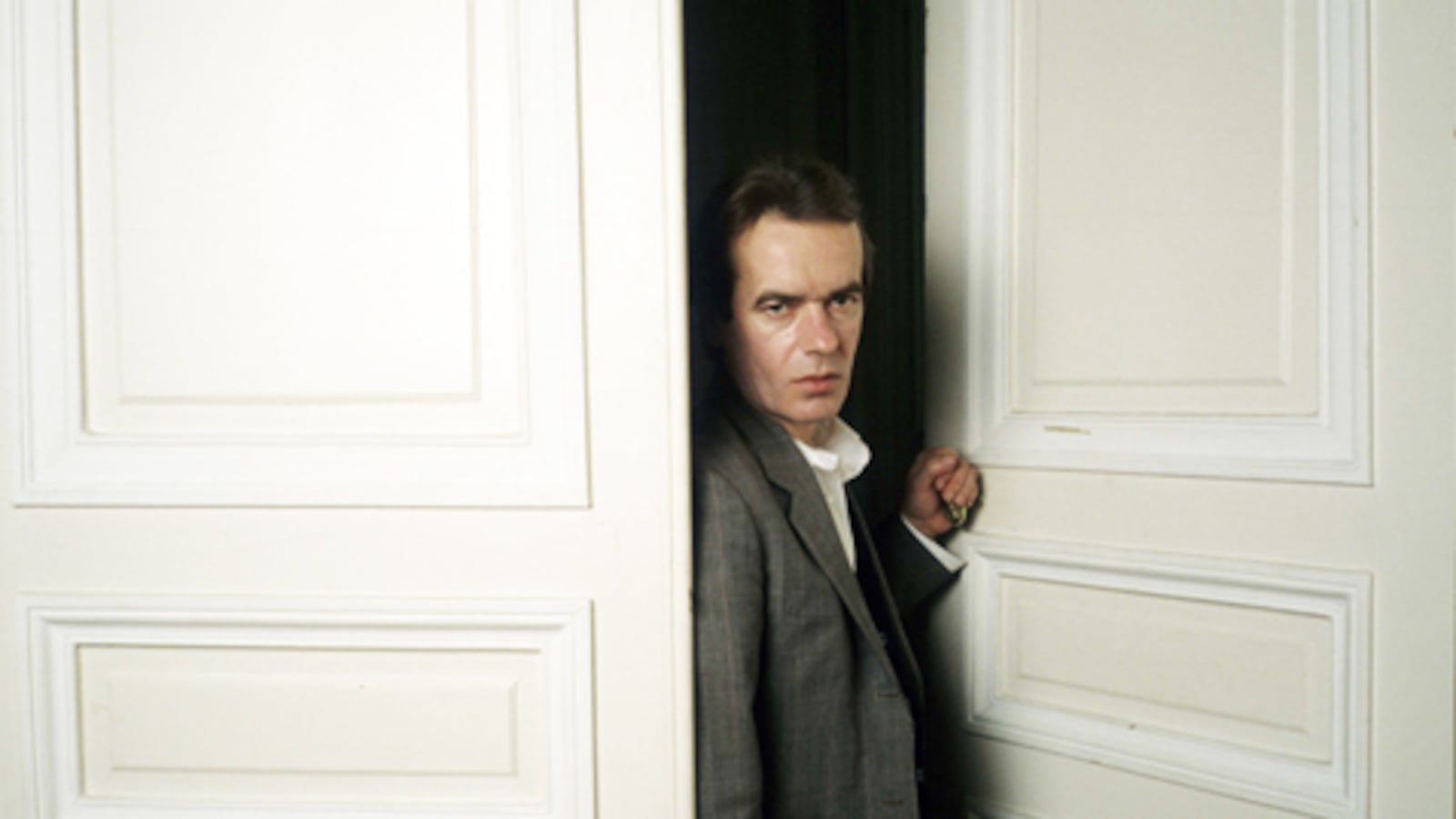 articles/2010/02/13/englands-punching-bag-martin-amis/martin-amis-gallery-launch_g5b1qd