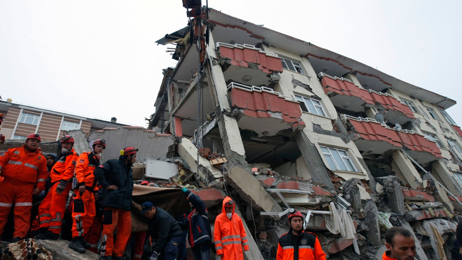 cheats/2011/10/27/over-500-dead-in-turkey/turkey-earthquake-death-toll-past-500-cs_dat2ts