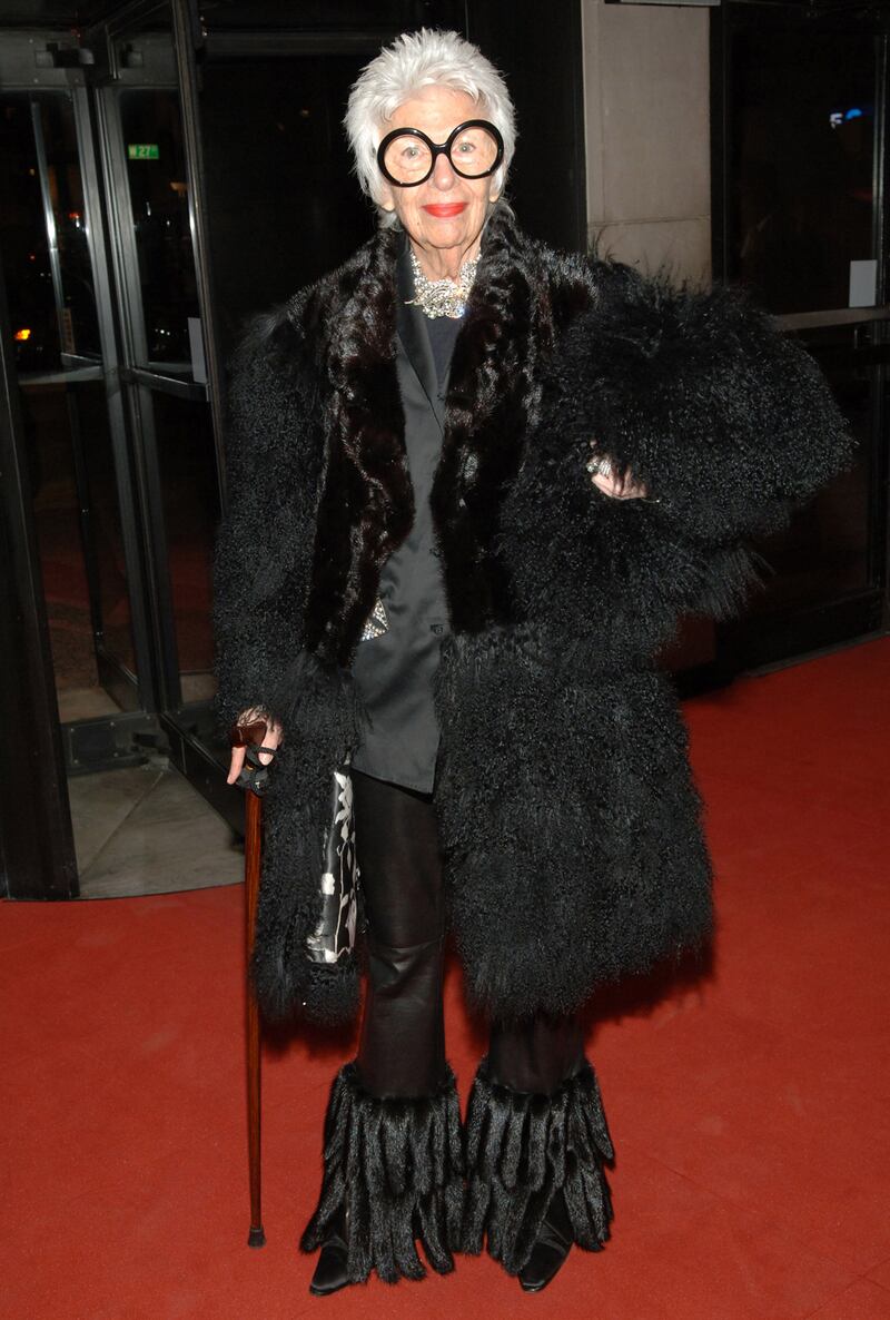 galleries/2013/08/01/iris-apfel-s-most-iconic-looks/iris-all-black_qcvfkq