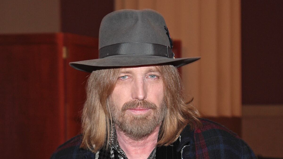 cheats/2011/06/29/tom-petty-to-bachmann-quit-it/tom-petty-michele-bachmann-cheat_j0whtn