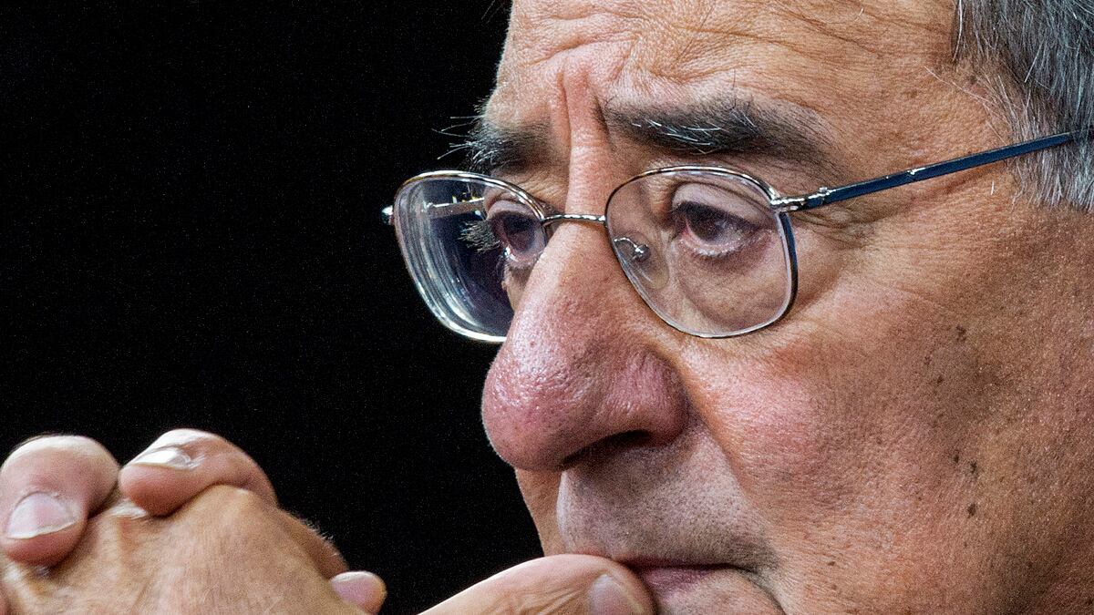 cheats/2012/11/27/aclu-suing-to-allow-women-in-combat/leon-panetta-navy-seal-interview-cheat_n2vfun