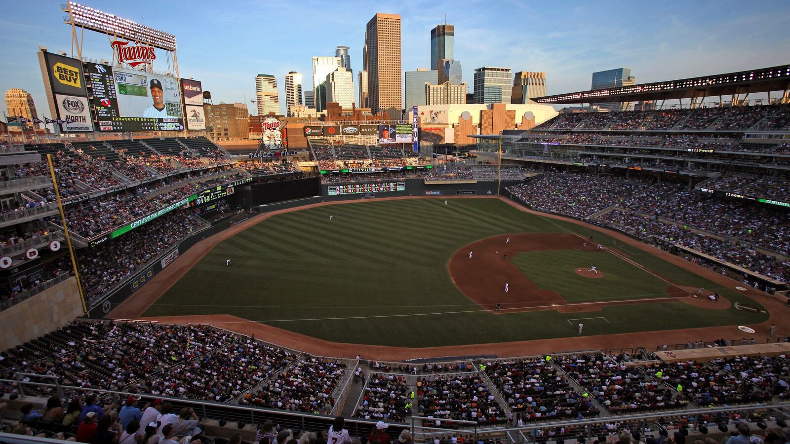 2020-06-19T204039Z_775279779_RC2KCH9NM26E_RTRMADP_3_BASEBALL-MLB-TWINS-STATUE_ju5ttr