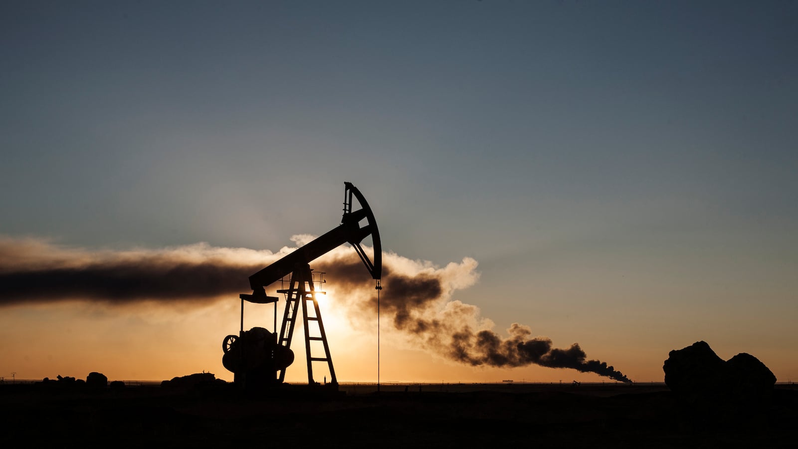 cheats/2014/10/30/oil-industry-told-in-secret-to-use-dirty-tricks/141031-oil-cheat_wnpjyl