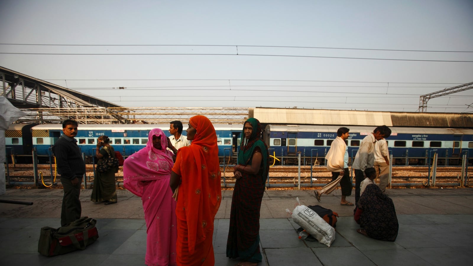 cheats/2015/06/28/109-jailed-in-agra-for-public-urination/150628-agra-cheat_dkirw5