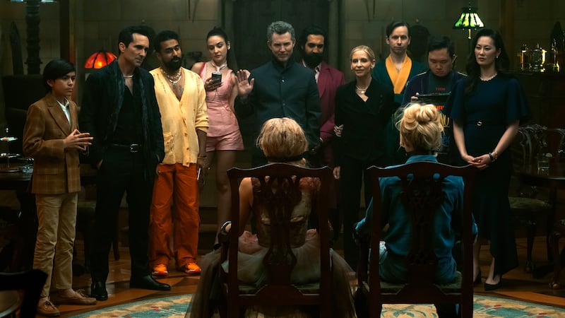 Juan Pablo Romero, Nestor Carbonell, Varun Saranga, Maša Lizdek, Shawn Hatosy, Samara Weaving, Nadeem Umar-Khitab, Sarah Michelle Gellar, Daniel Beirne, Kathryn Newton, Antony Hall, and Olivia Cheng in READY OR NOT 2: HERE I COME.