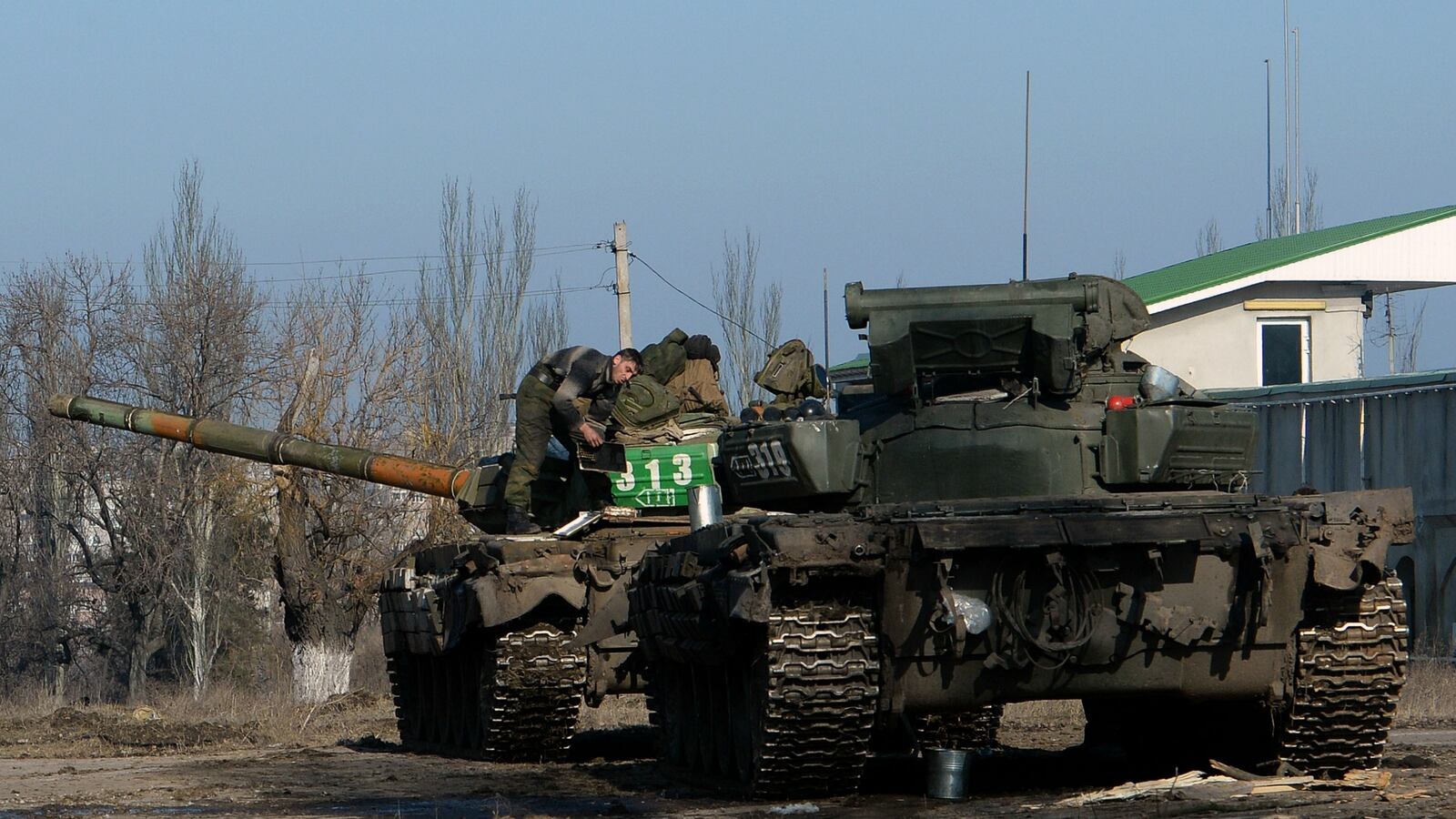 cheats/2015/02/14/ukraine-ceasefire-threatened-by-fighting/150214-ukraine-cheat_xpj6nr