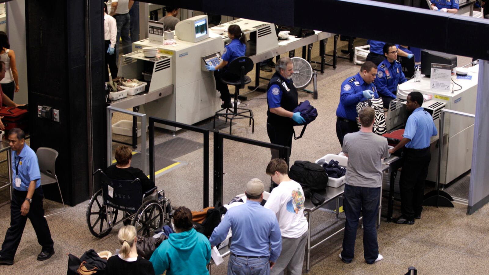 cheats/2011/07/15/tsa-to-speed-security-for-some-passengers/tsa-security-check-airport-cheat_p0iict