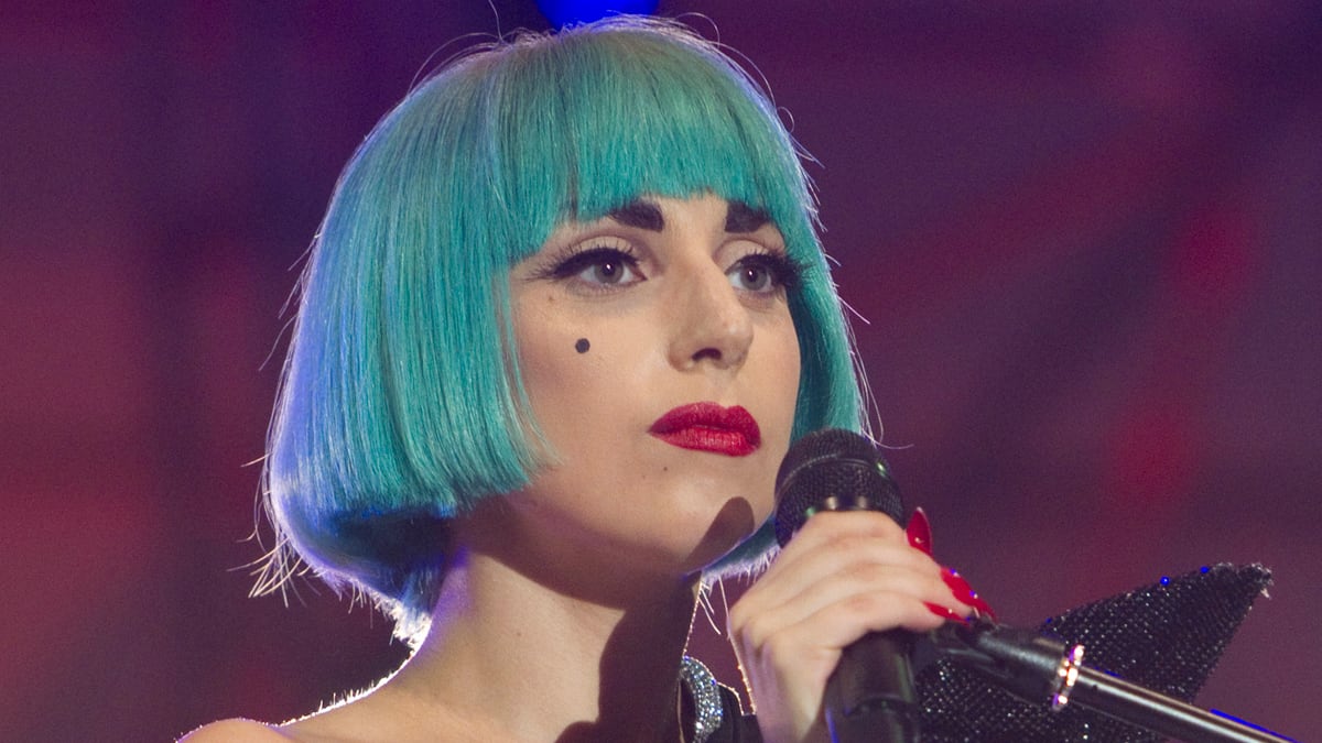 cheats/2011/08/05/gaga-wants-to-play-winehouse-report/lady-gaga-gay-marriage-cheat_vvbyuk