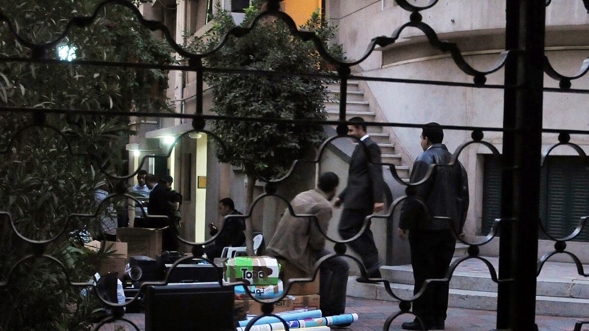 cheats/2011/12/31/egypt-promises-no-more-raids/egypt-continues-raiding-non-profits-cheat_enelwm