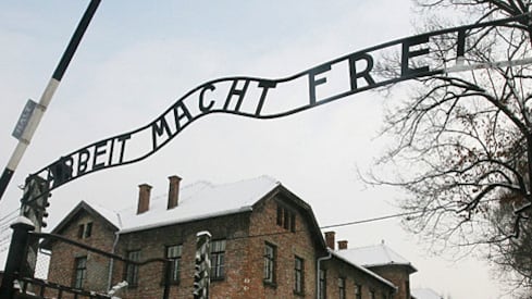 cheats/2012/05/29/obama-comment-angers-poland/auschwitz-sign_stfppg