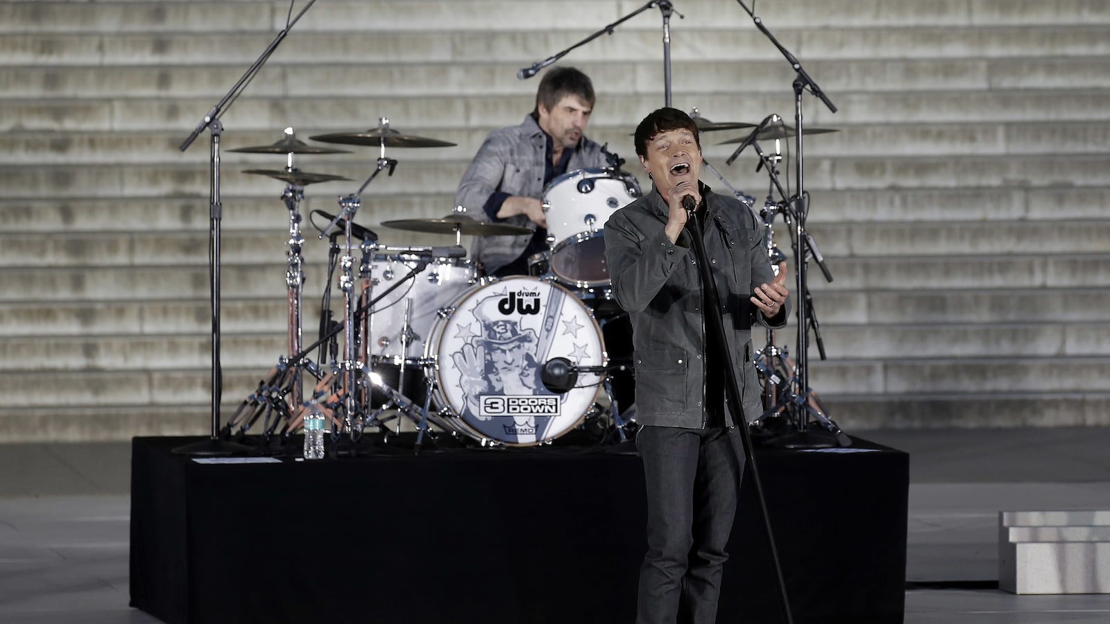 articles/2017/01/19/trump-s-inauguration-welcome-concert-was-a-total-disaster/171120-Fallon-Trump-Inauguration-concert-tease_lbatqh