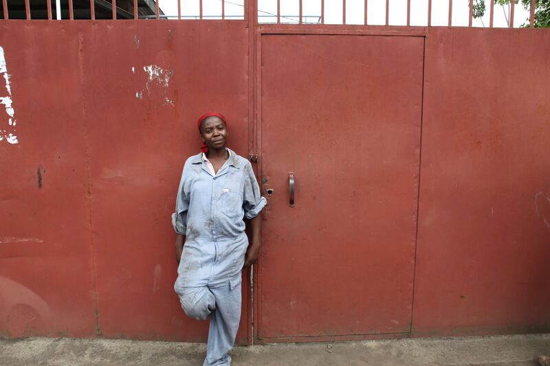 galleries/2014/06/06/victims-no-more-congo-s-badass-women-mechanics-photos/140605-congo-mechanics2_xeqljg
