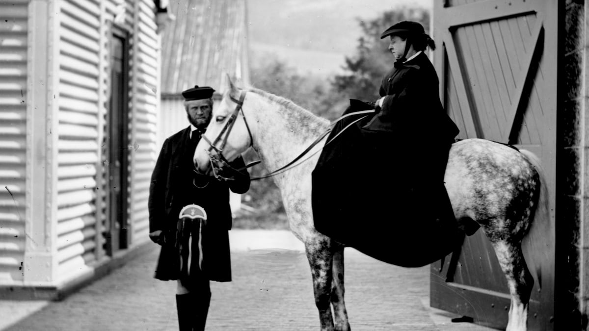 articles/2013/06/13/how-queen-victoria-s-affection-for-john-brown-sprang-from-his-contact-with-dead-albert-s-shade/john-brown-victoria_ghojll