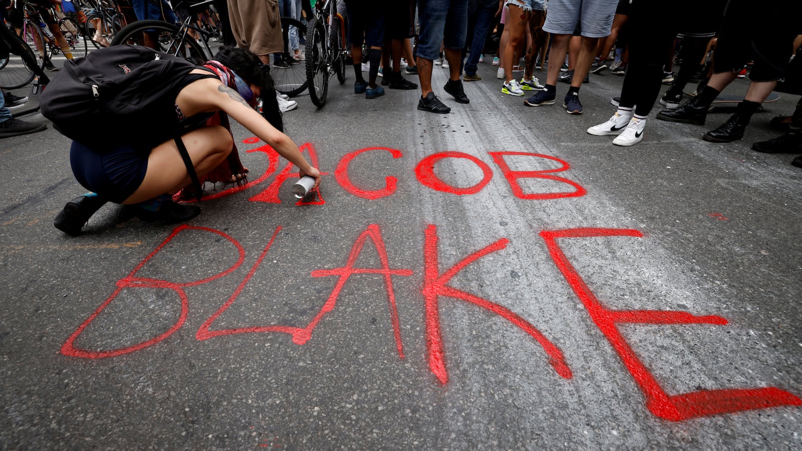 2020-08-24T232816Z_1287272267_RC2MKI9ANELP_RTRMADP_3_GLOBAL-RACE-NEW-YORK-PROTESTS_jbzlmq