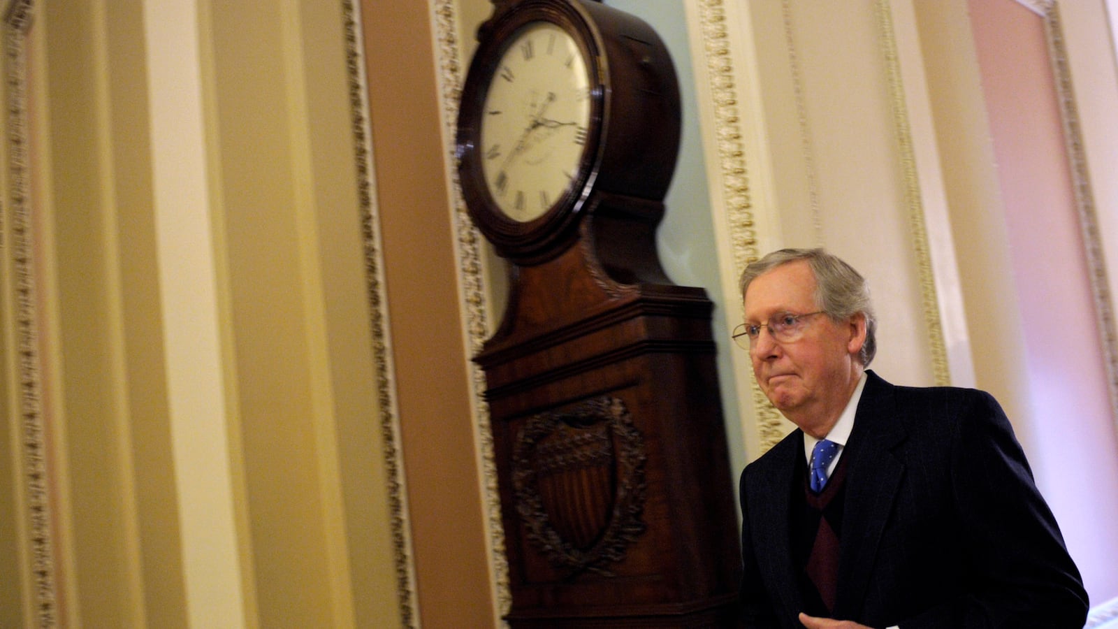 cheats/2012/12/30/fiscal-cliff-deadline-sunday-3-p-m/senators-work-on-fiscal-cliff-proposals-cheat_sjutut