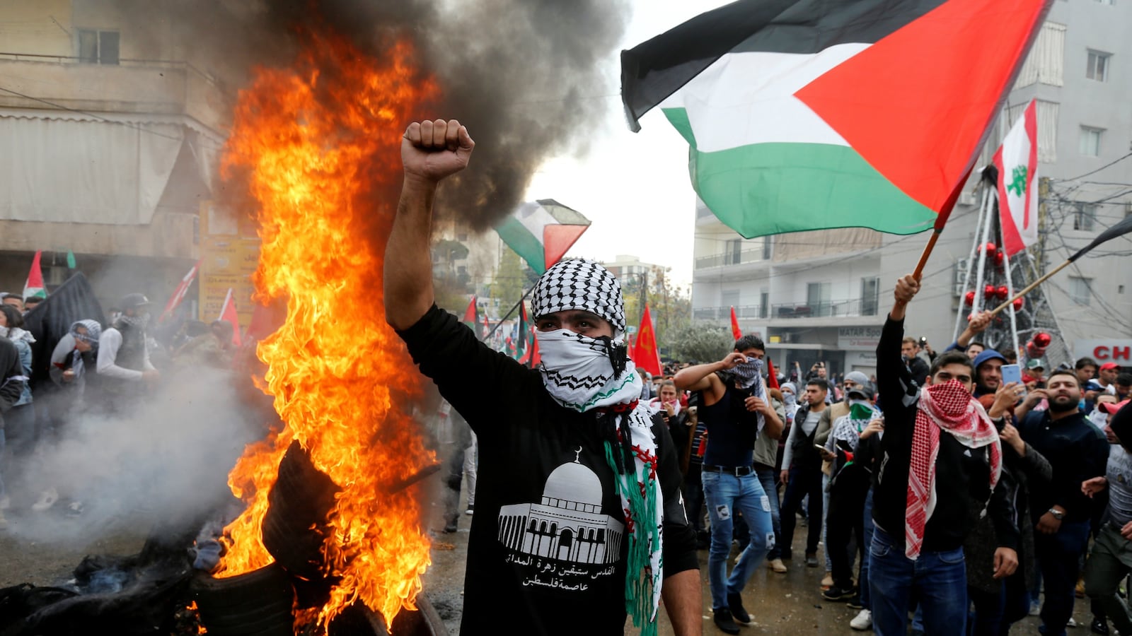 171210-beirut-protests-us-embassy-cheat_lzxx8g