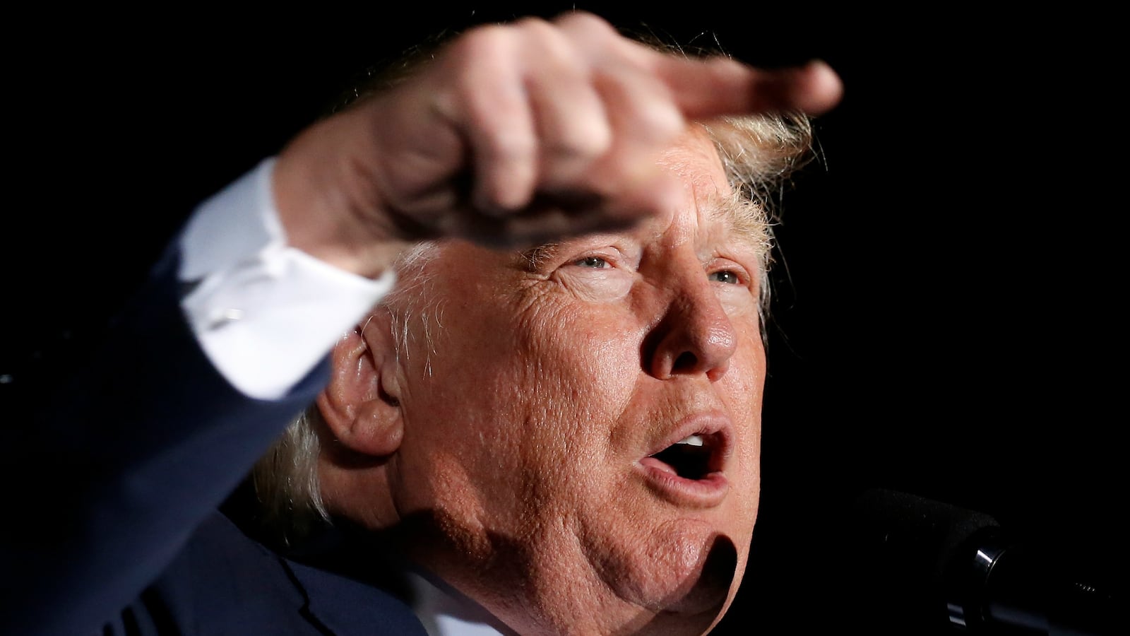 cheats/2016/10/27/trump-tries-to-school-military-expert-on-mosul/161026-trump-mosul-lessons-expert-cheat_zwhqxx