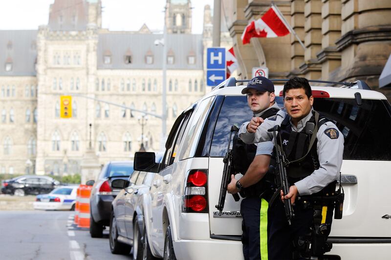 galleries/2014/10/22/ottawa-shooting-photos/141022-ottawa-shooting-1_oefls5