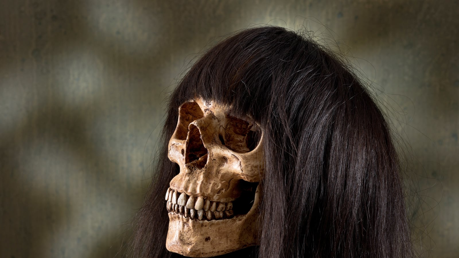 articles/2016/03/09/demonic-hair-weaves-killing-spree/160310-joiner-hair-tease_aj4qbw