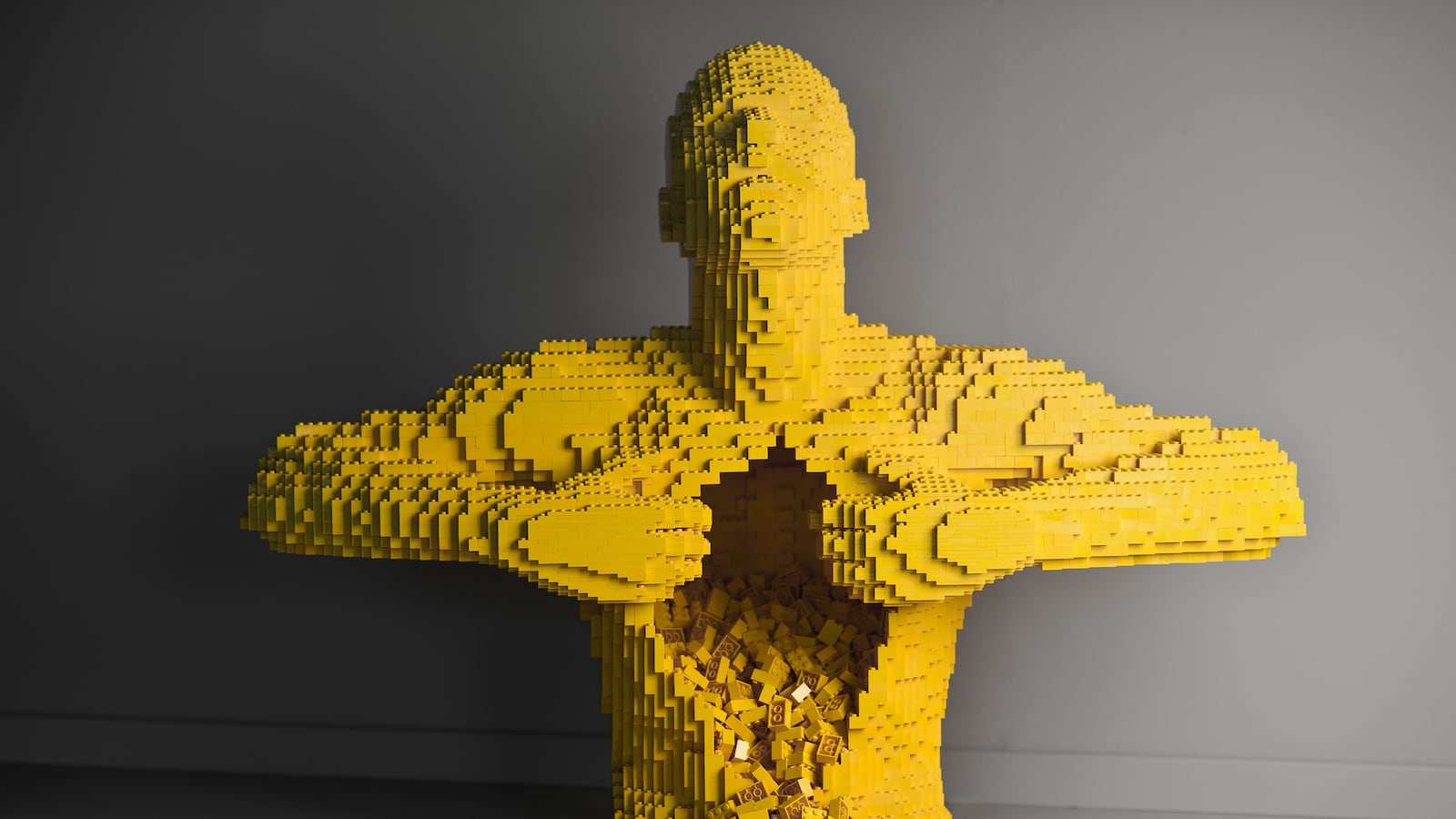 galleries/2014/02/07/20-amazing-lego-sculptures-that-will-blow-your-mind-photos/140206-lego16_nhp5if