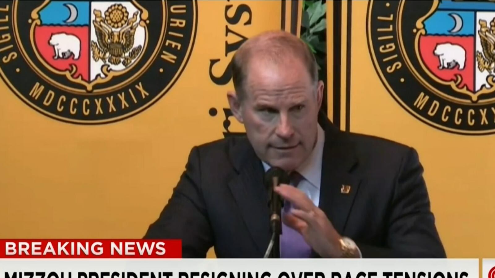 cheats/2015/11/09/mizzou-president-resigns/151109-mizzou-cheat_dj8e5d