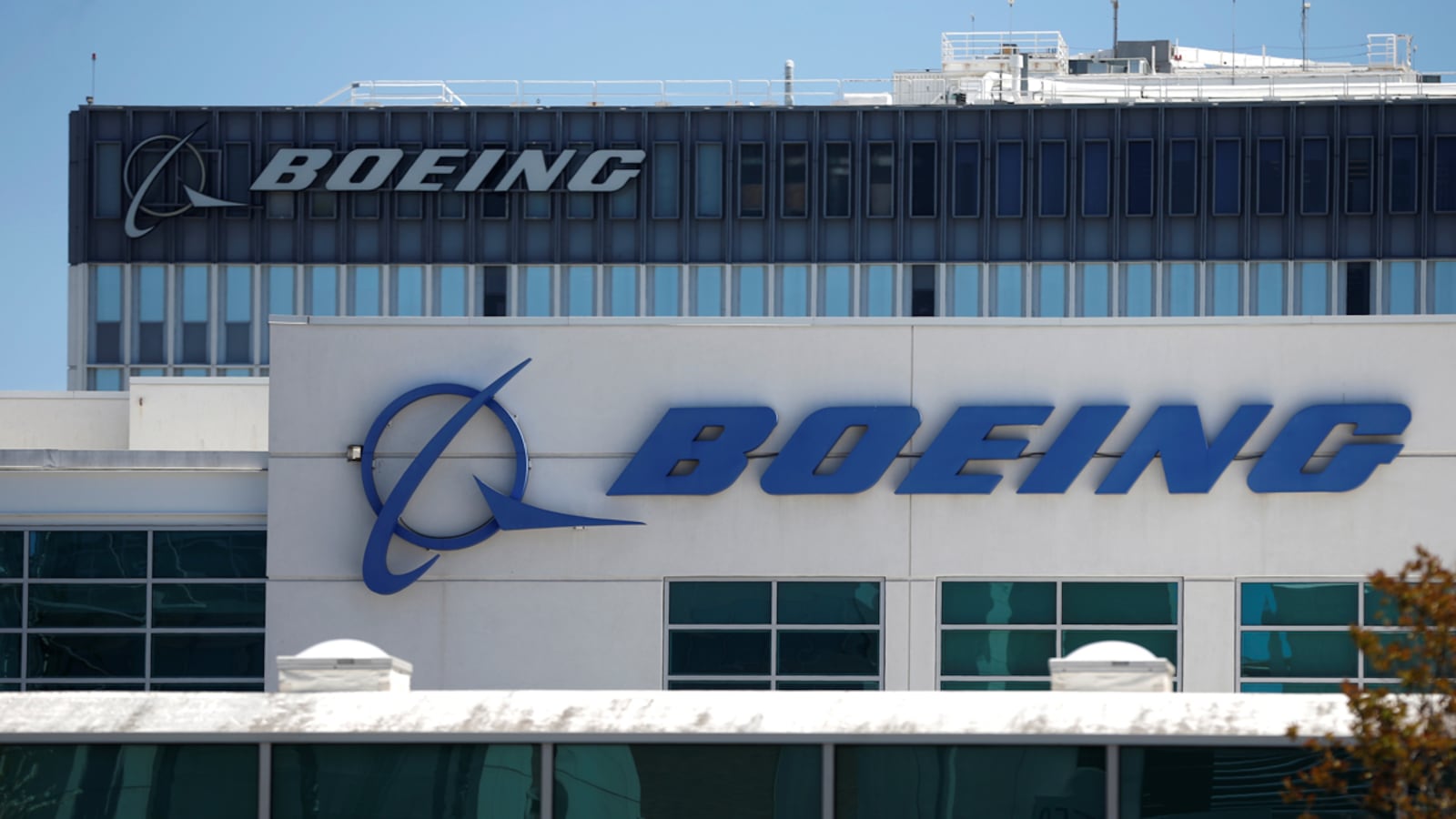 cheats/2016/06/15/boeing-makes-1st-u-s-deal-with-iran/1606115-boeing-iran-cheat_asqnwo